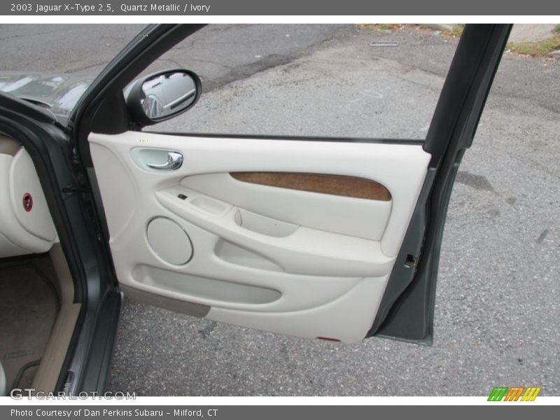 Quartz Metallic / Ivory 2003 Jaguar X-Type 2.5