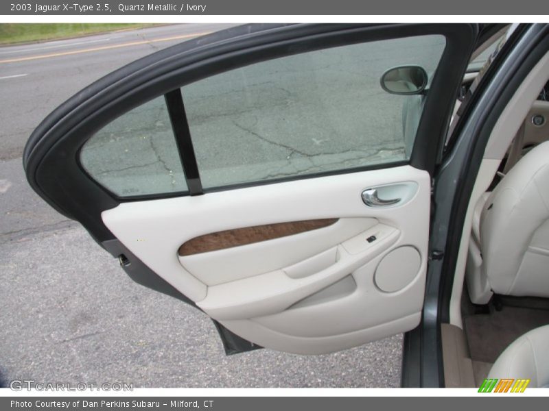 Quartz Metallic / Ivory 2003 Jaguar X-Type 2.5