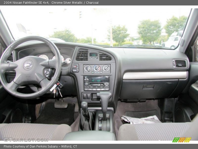 Chrome Silver Metallic / Charcoal 2004 Nissan Pathfinder SE 4x4