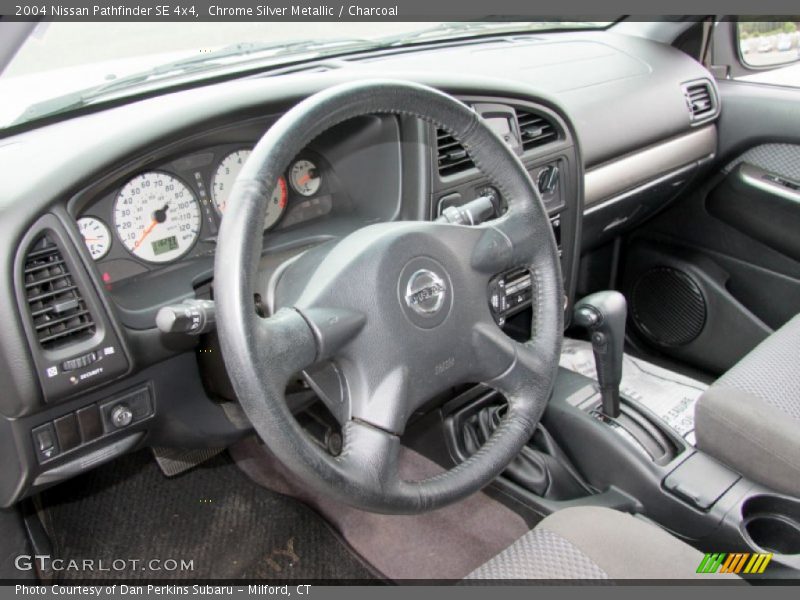 Chrome Silver Metallic / Charcoal 2004 Nissan Pathfinder SE 4x4