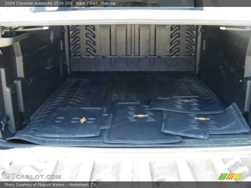 Black / Dark Charcoal 2004 Chevrolet Avalanche 1500 Z66