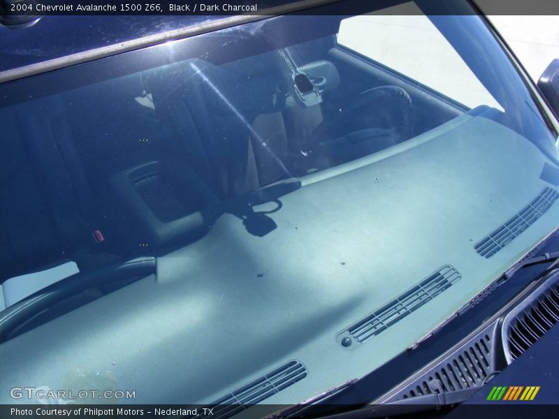 Black / Dark Charcoal 2004 Chevrolet Avalanche 1500 Z66