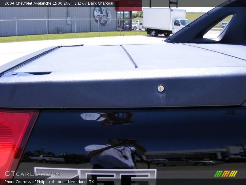 Black / Dark Charcoal 2004 Chevrolet Avalanche 1500 Z66