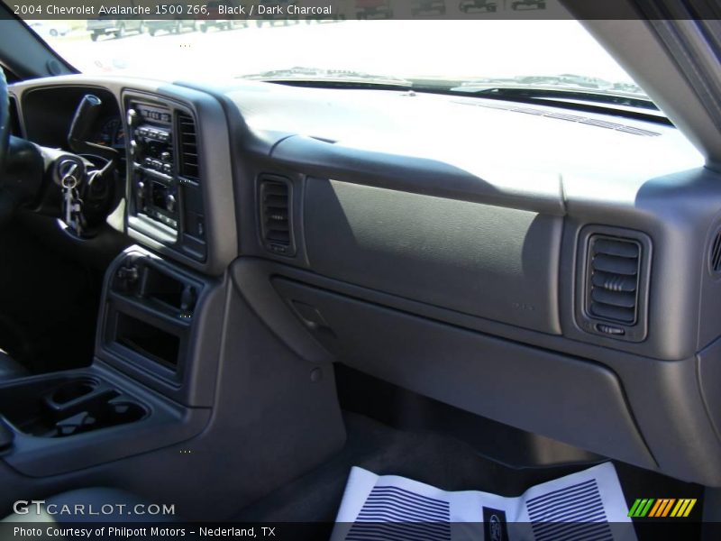 Black / Dark Charcoal 2004 Chevrolet Avalanche 1500 Z66