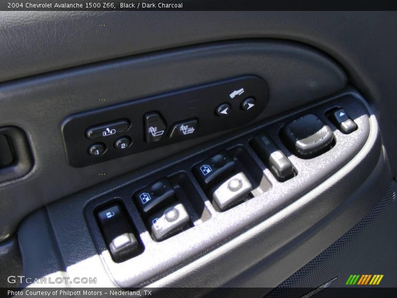 Black / Dark Charcoal 2004 Chevrolet Avalanche 1500 Z66