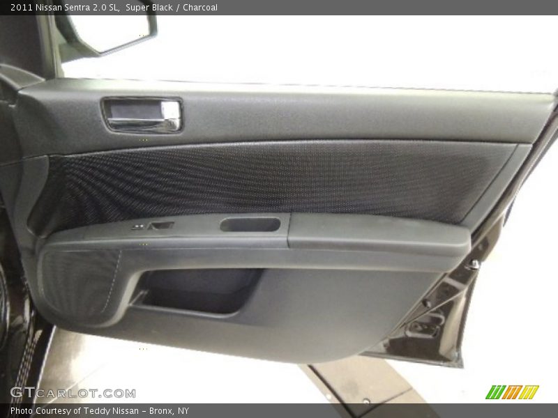 Super Black / Charcoal 2011 Nissan Sentra 2.0 SL