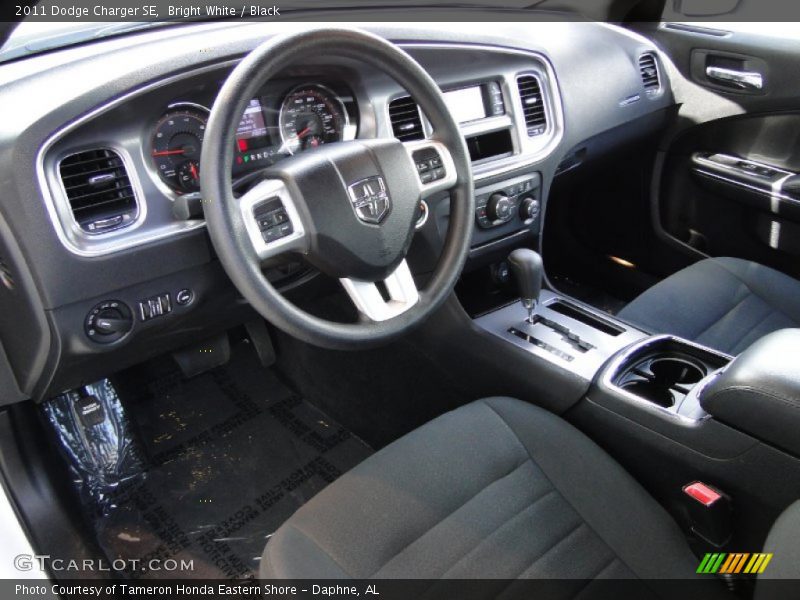Bright White / Black 2011 Dodge Charger SE