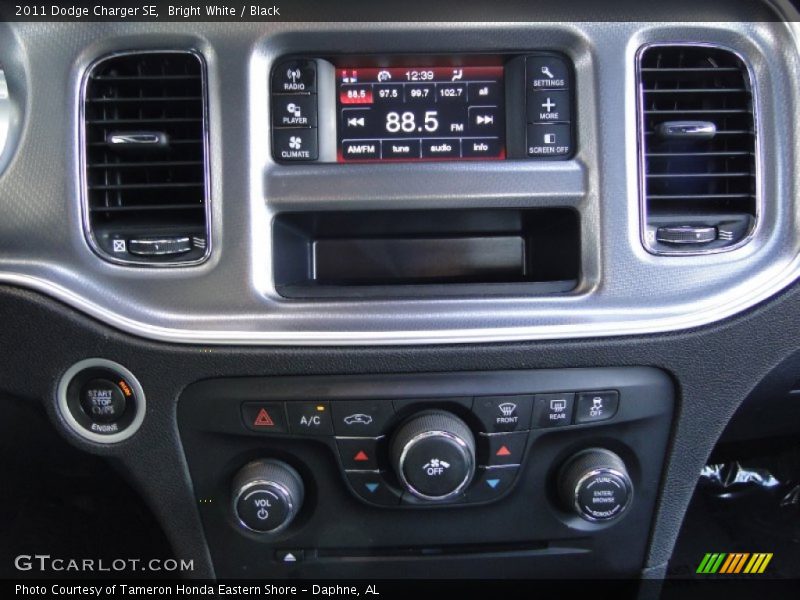 Bright White / Black 2011 Dodge Charger SE