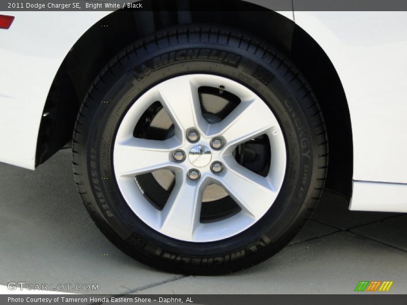 Bright White / Black 2011 Dodge Charger SE