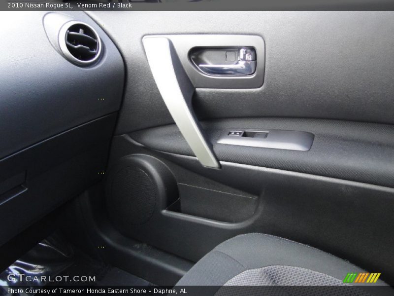 Venom Red / Black 2010 Nissan Rogue SL