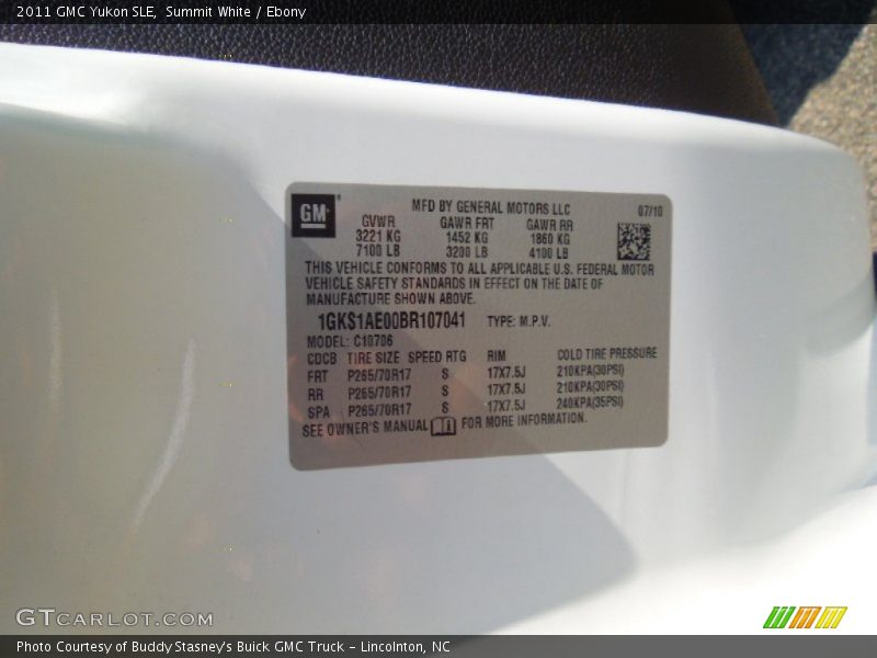 Summit White / Ebony 2011 GMC Yukon SLE