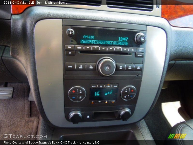 Summit White / Ebony 2011 GMC Yukon SLE