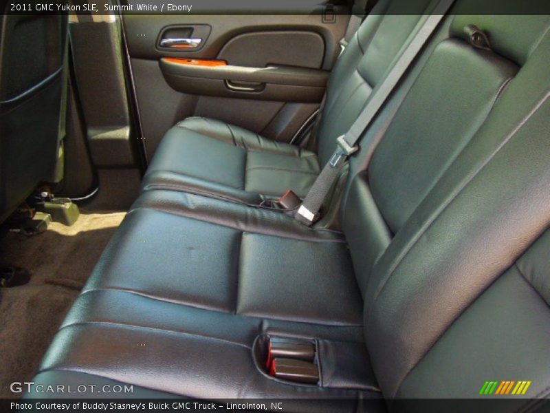 Summit White / Ebony 2011 GMC Yukon SLE