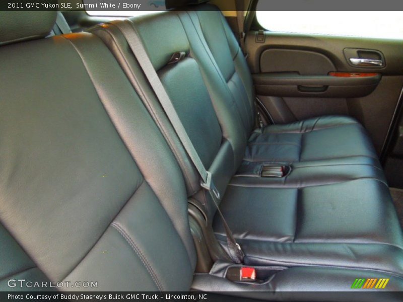Summit White / Ebony 2011 GMC Yukon SLE
