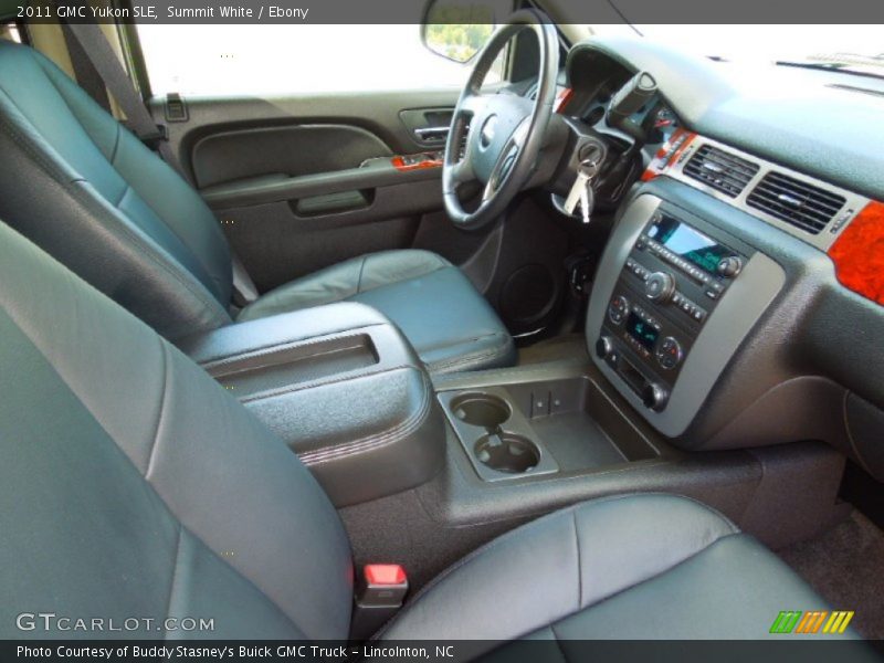 Summit White / Ebony 2011 GMC Yukon SLE