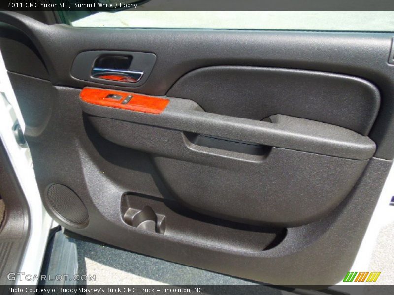 Summit White / Ebony 2011 GMC Yukon SLE