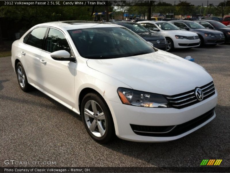 Candy White / Titan Black 2012 Volkswagen Passat 2.5L SE