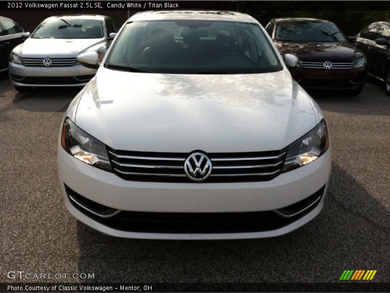 Candy White / Titan Black 2012 Volkswagen Passat 2.5L SE