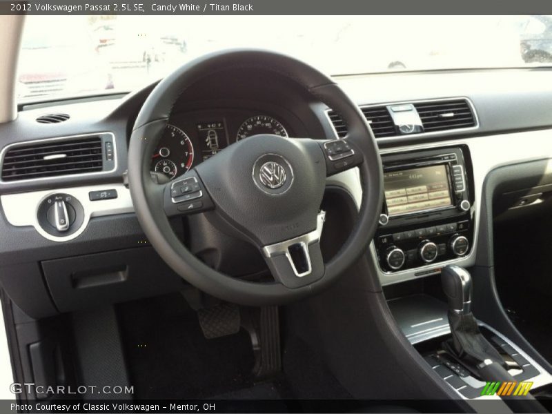 Candy White / Titan Black 2012 Volkswagen Passat 2.5L SE