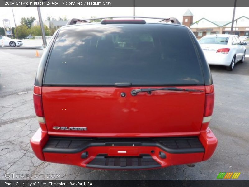 Victory Red / Medium Gray 2004 Chevrolet Blazer LS 4x4