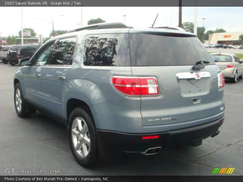 Ocean Mist / Tan 2007 Saturn Outlook XR