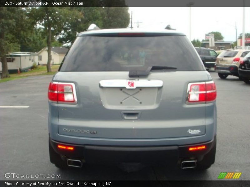 Ocean Mist / Tan 2007 Saturn Outlook XR