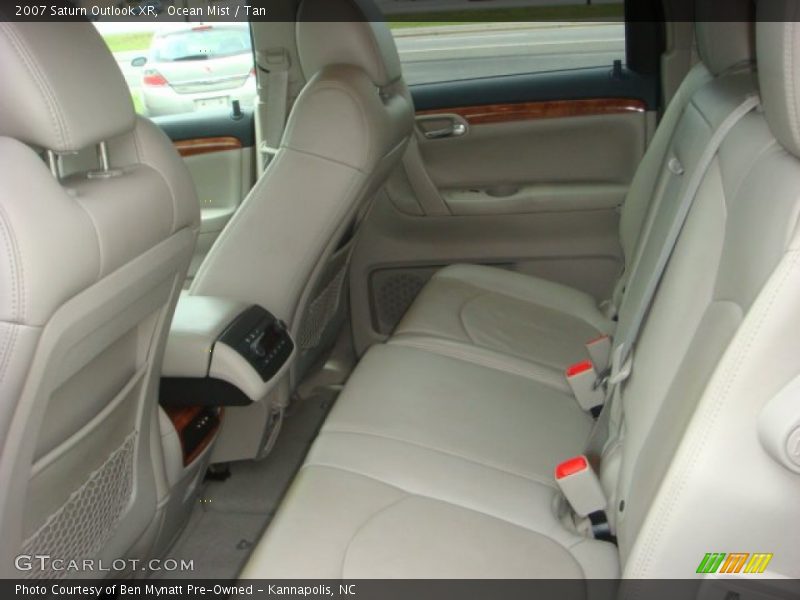 Ocean Mist / Tan 2007 Saturn Outlook XR