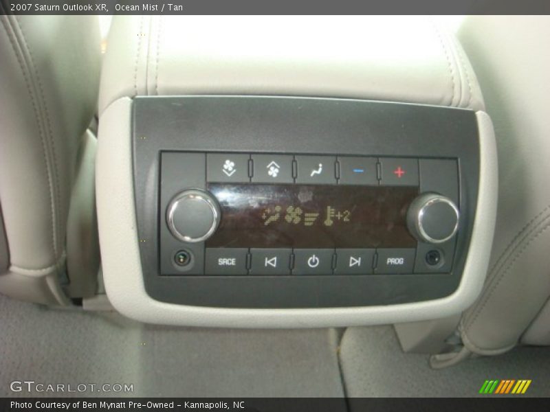 Ocean Mist / Tan 2007 Saturn Outlook XR