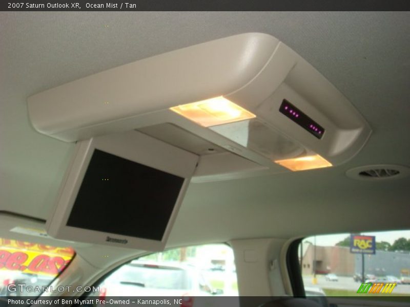 Ocean Mist / Tan 2007 Saturn Outlook XR