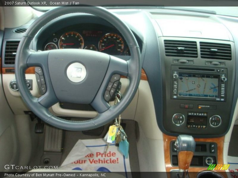 Ocean Mist / Tan 2007 Saturn Outlook XR