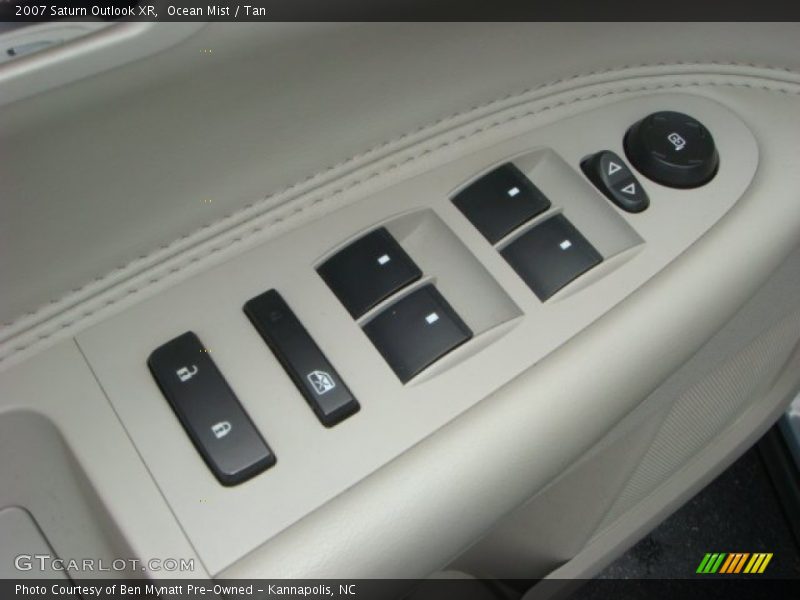 Ocean Mist / Tan 2007 Saturn Outlook XR