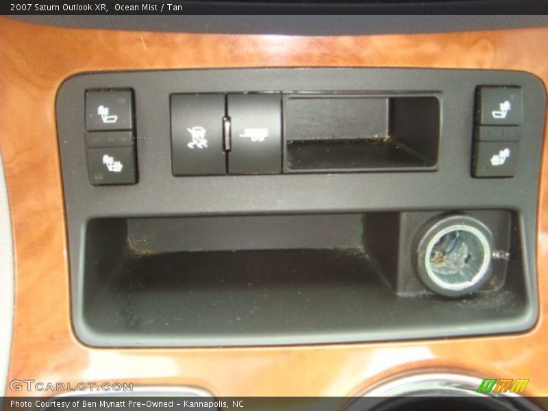 Ocean Mist / Tan 2007 Saturn Outlook XR