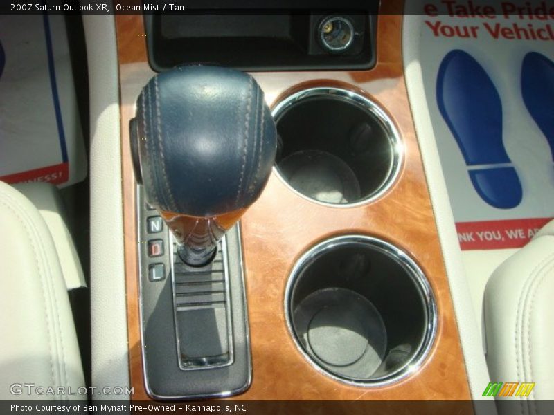 Ocean Mist / Tan 2007 Saturn Outlook XR