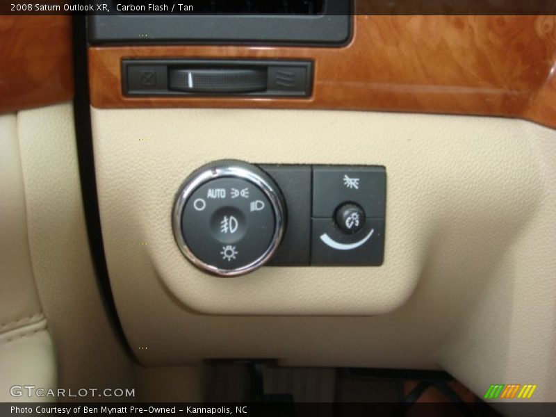 Carbon Flash / Tan 2008 Saturn Outlook XR