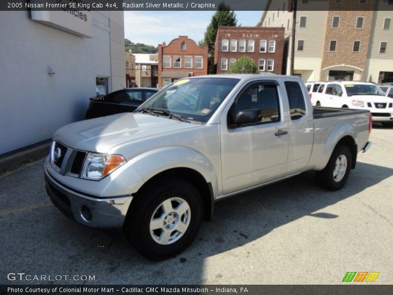 Radiant Silver Metallic / Graphite 2005 Nissan Frontier SE King Cab 4x4