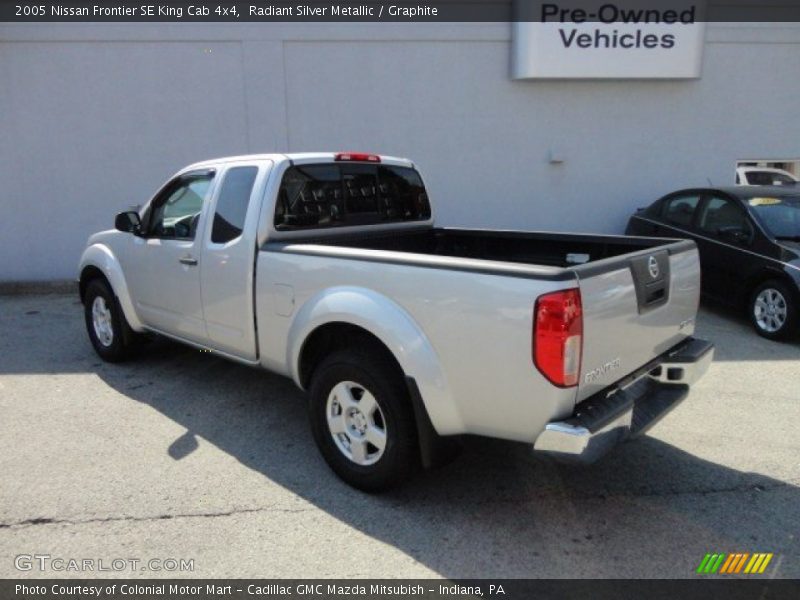 Radiant Silver Metallic / Graphite 2005 Nissan Frontier SE King Cab 4x4