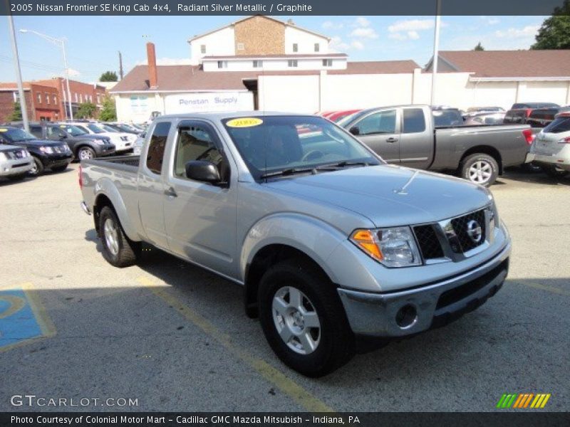 Radiant Silver Metallic / Graphite 2005 Nissan Frontier SE King Cab 4x4