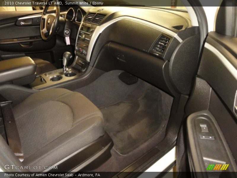 Summit White / Ebony 2010 Chevrolet Traverse LT AWD