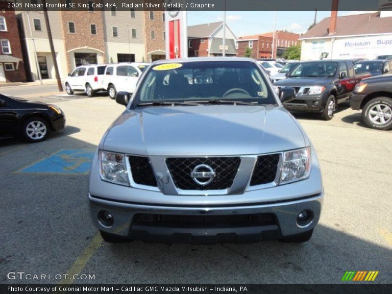 Radiant Silver Metallic / Graphite 2005 Nissan Frontier SE King Cab 4x4