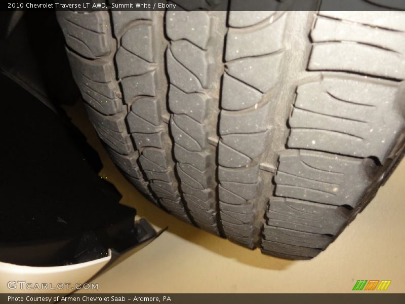 Summit White / Ebony 2010 Chevrolet Traverse LT AWD