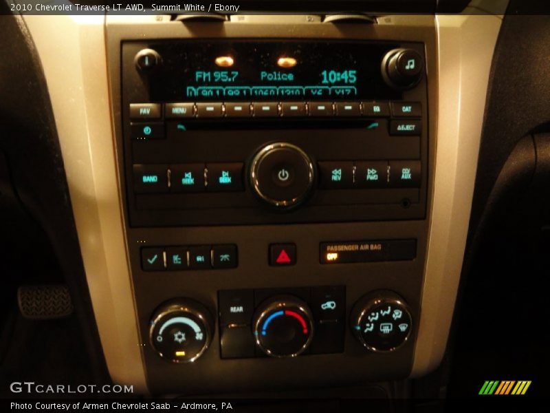 Summit White / Ebony 2010 Chevrolet Traverse LT AWD