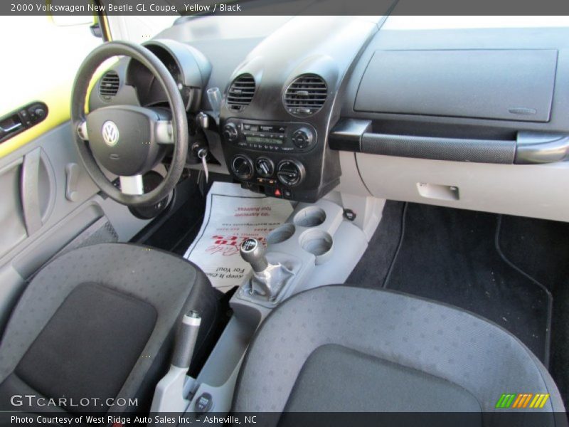 Yellow / Black 2000 Volkswagen New Beetle GL Coupe