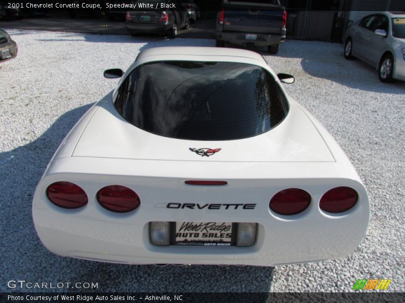 Speedway White / Black 2001 Chevrolet Corvette Coupe