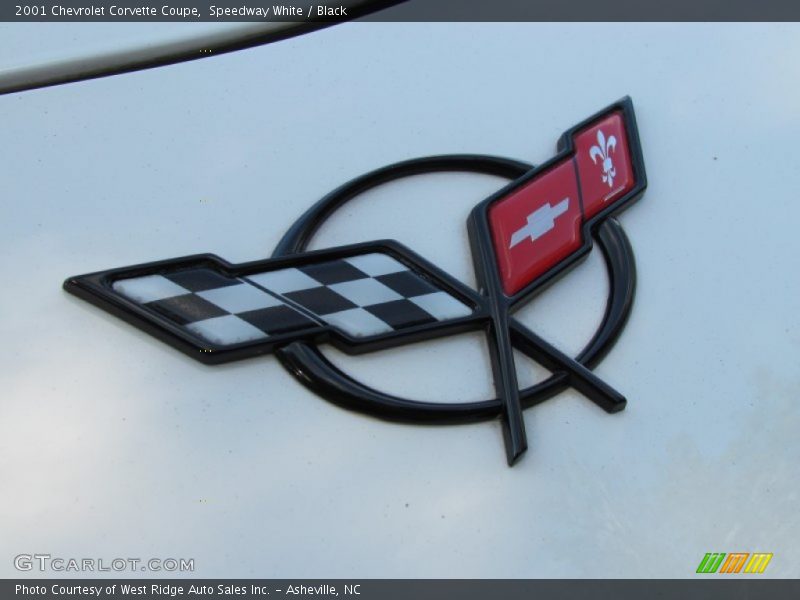 Speedway White / Black 2001 Chevrolet Corvette Coupe
