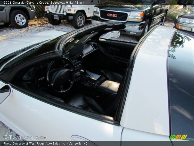 Speedway White / Black 2001 Chevrolet Corvette Coupe