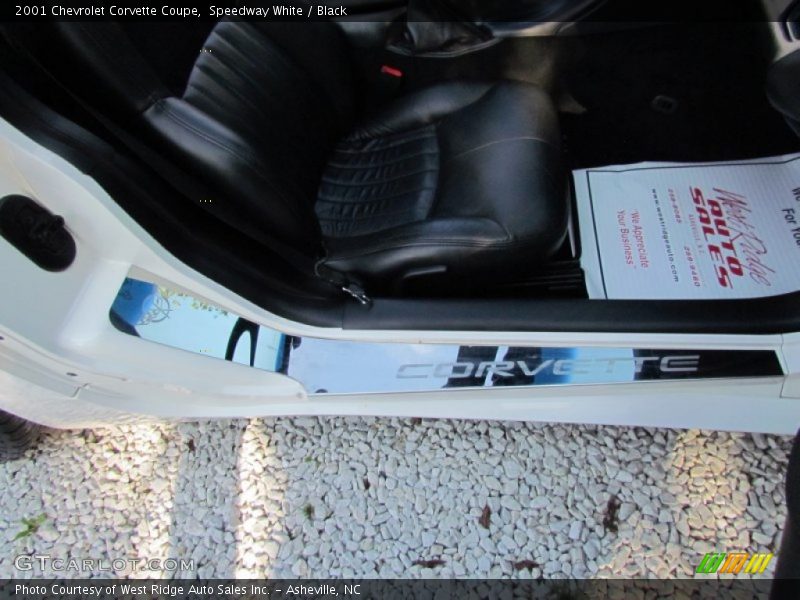 Speedway White / Black 2001 Chevrolet Corvette Coupe