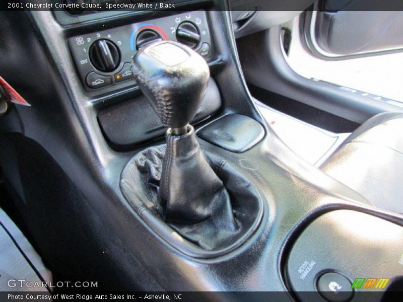 Speedway White / Black 2001 Chevrolet Corvette Coupe