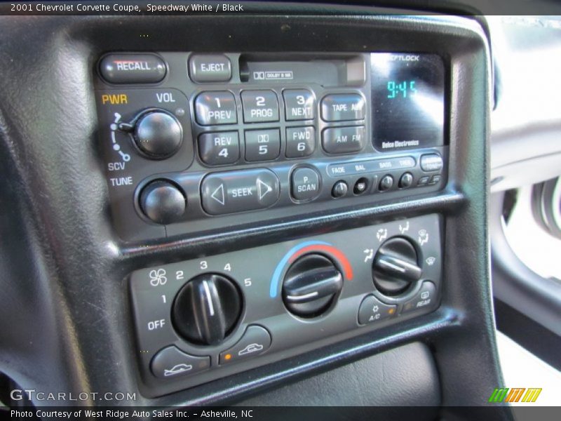 Speedway White / Black 2001 Chevrolet Corvette Coupe
