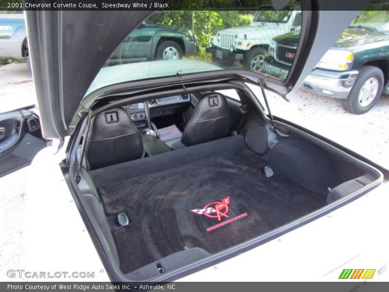 Speedway White / Black 2001 Chevrolet Corvette Coupe