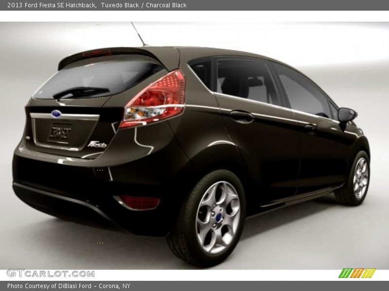 Tuxedo Black / Charcoal Black 2013 Ford Fiesta SE Hatchback
